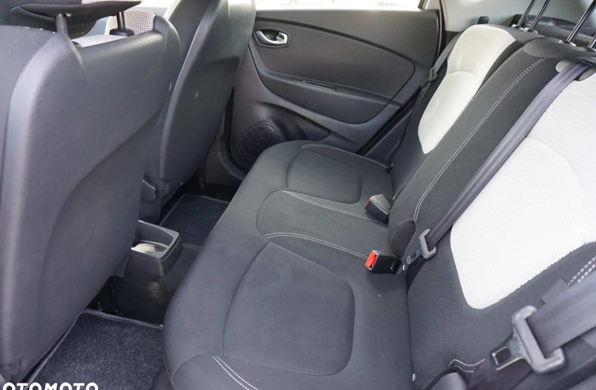 Renault Captur cena 59900 przebieg: 36000, rok produkcji 2019 z Praszka małe 172